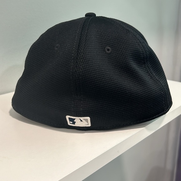 New York Yankees Fitted Hat - Picture 2 of 3